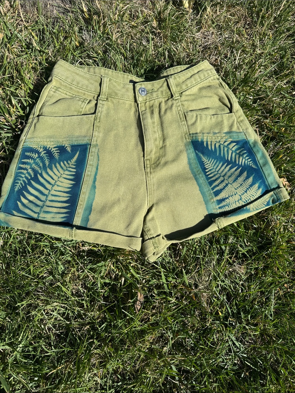 Green Cyanotype Fern-Print Women’s High-Rise Shorts